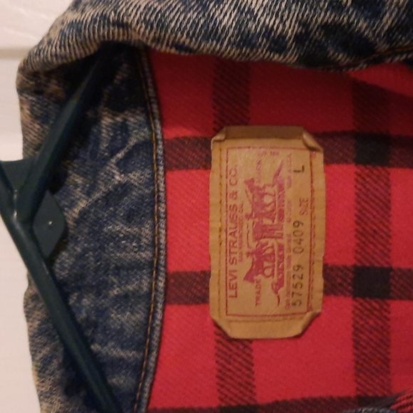 Vintage Denim Kids large Levi's Jacket with Buffalo plaid print inside acid wash - Picture 5 of 8